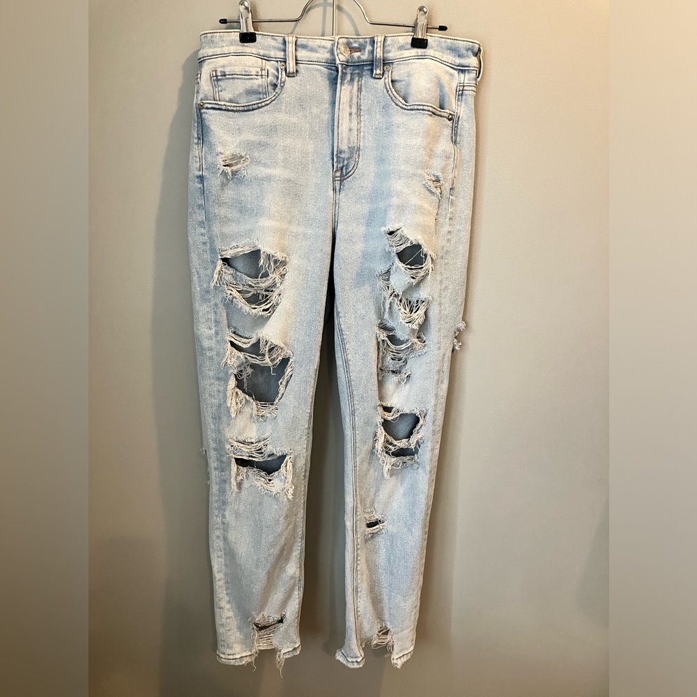 American Eagle stretch high rise mom jeans distressed 
10 R light wash